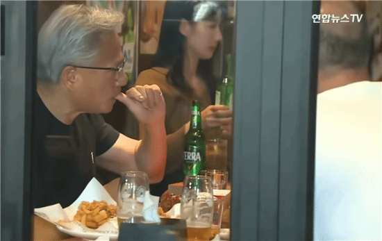 韩国炸鸡没白吃 NVIDIA无视内存缺货:黄仁勋称供应充裕-六九网单